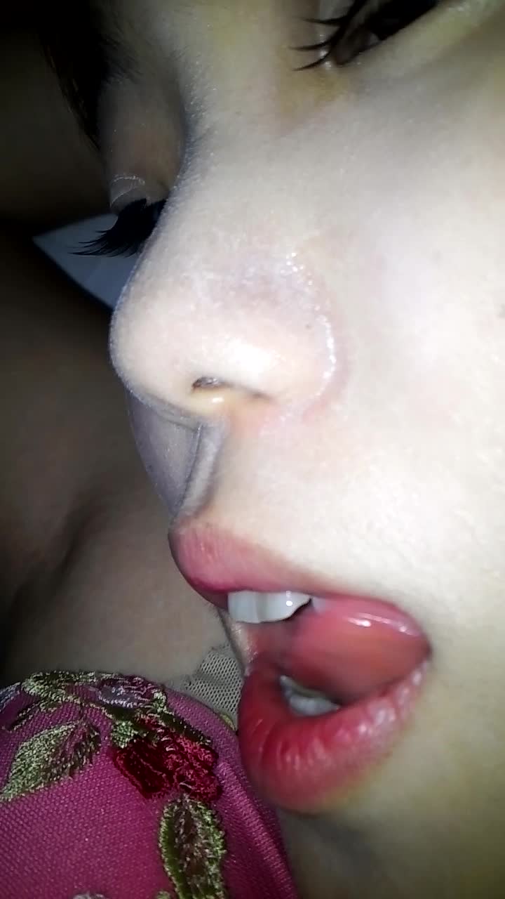(피 약혐 주의)꽃무늬 분홍브라녀 썸네일