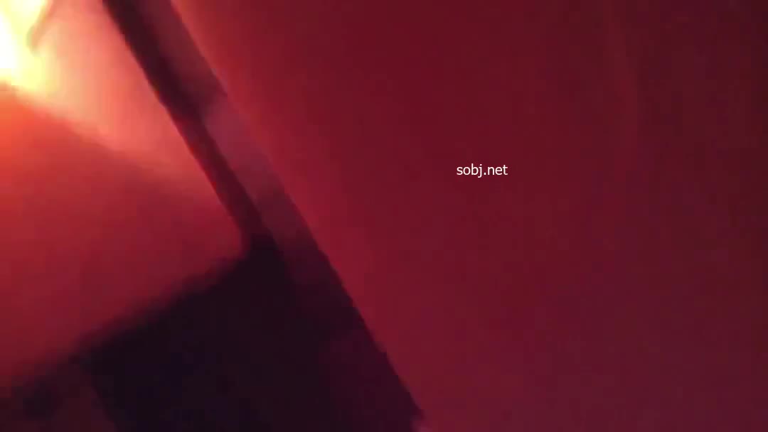 애정을 표현하는 젊은 커플의 영상 썸네일