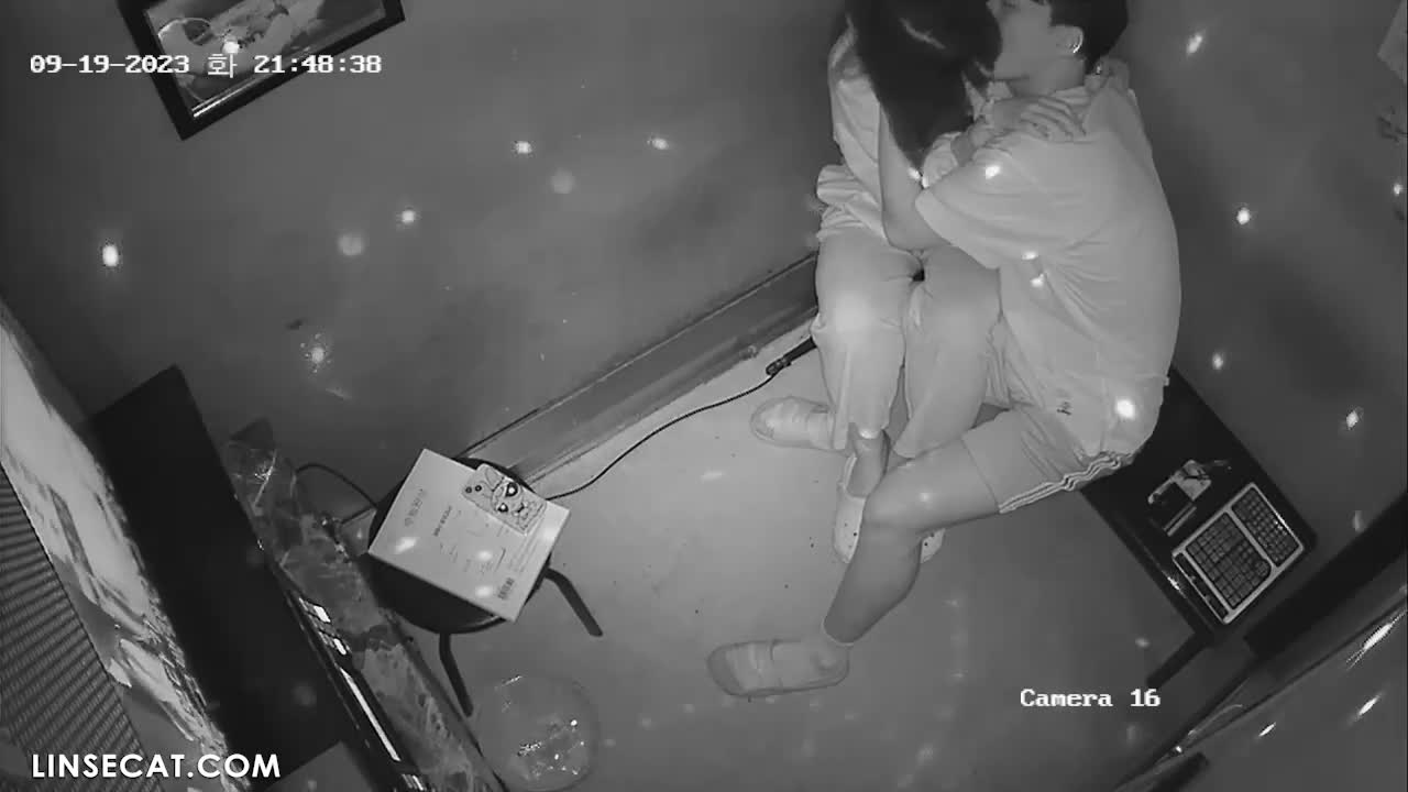 2023년 한국 IP 카메라 해킹_ 손가락이 아주 좋은 소년이 소녀에게 오르가즘을 수십 번 이상 만들었습니다! 다리가 너무 약해서 넘어질 뻔했어요 썸네일